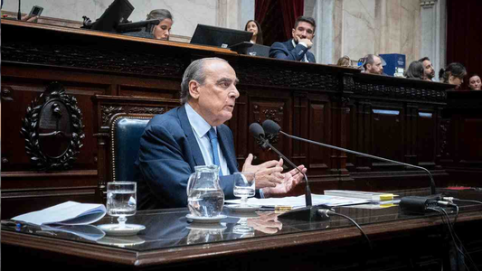 Francos contradijo a Sturzenegger y lanzó una dura advertencia sobre un proyecto de ley que aprobó el Senado