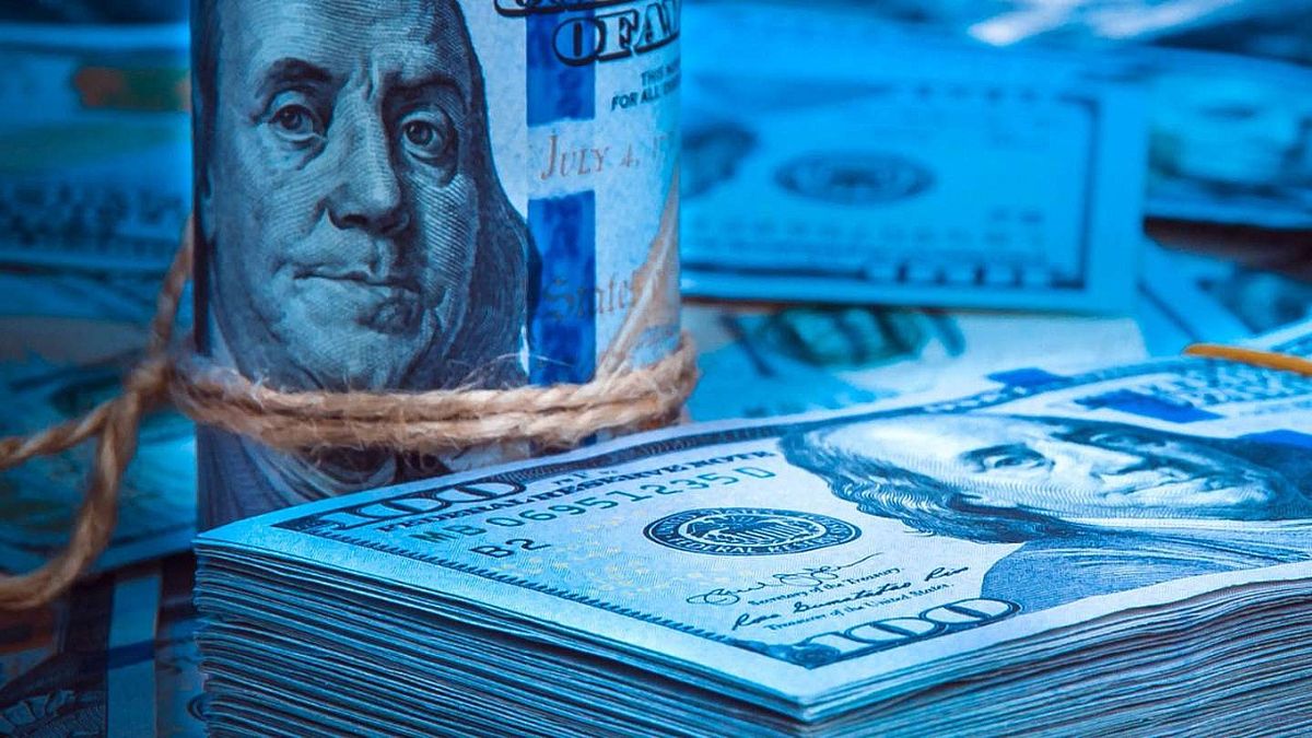 El dólar blue escaló $4 en un día y volvió a tocar su máximos histórico: ¿a cuánto cotiza?