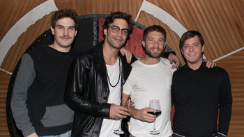 Los famosos en una noche caliente