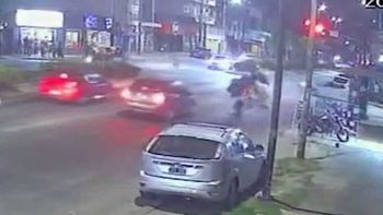 Videos: asesinaron a un oficial del Servicio Penitenciario que trabajaba de repartidor