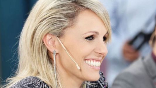 La emoción de Denise Dumas al reencontrarse con su hijo que estuvo cinco meses en el exterior