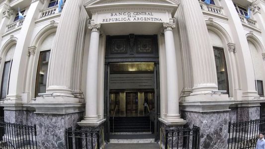 El Banco Central estableció nuevas restricciones para contener la demanda del dólar