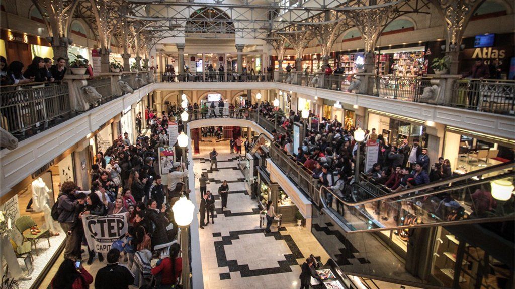 Militantes de la CTEP coparon los shoppings porteños y reclamaron por la emergencia alimentaria
