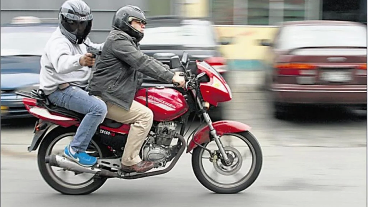 Un motochorro fue baleado en la cara por un policía de la ciudad que intentó frusttar un robo