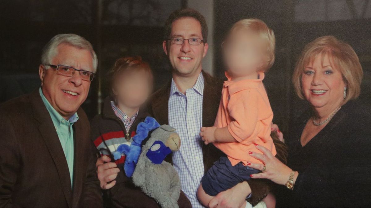Donna Adelson quien ideó un plan para “resolver” el problema de forma permanente, garantizando así que su hija pudiera tener la custodia plena y rehacer su vida lejos de Tallahassee.