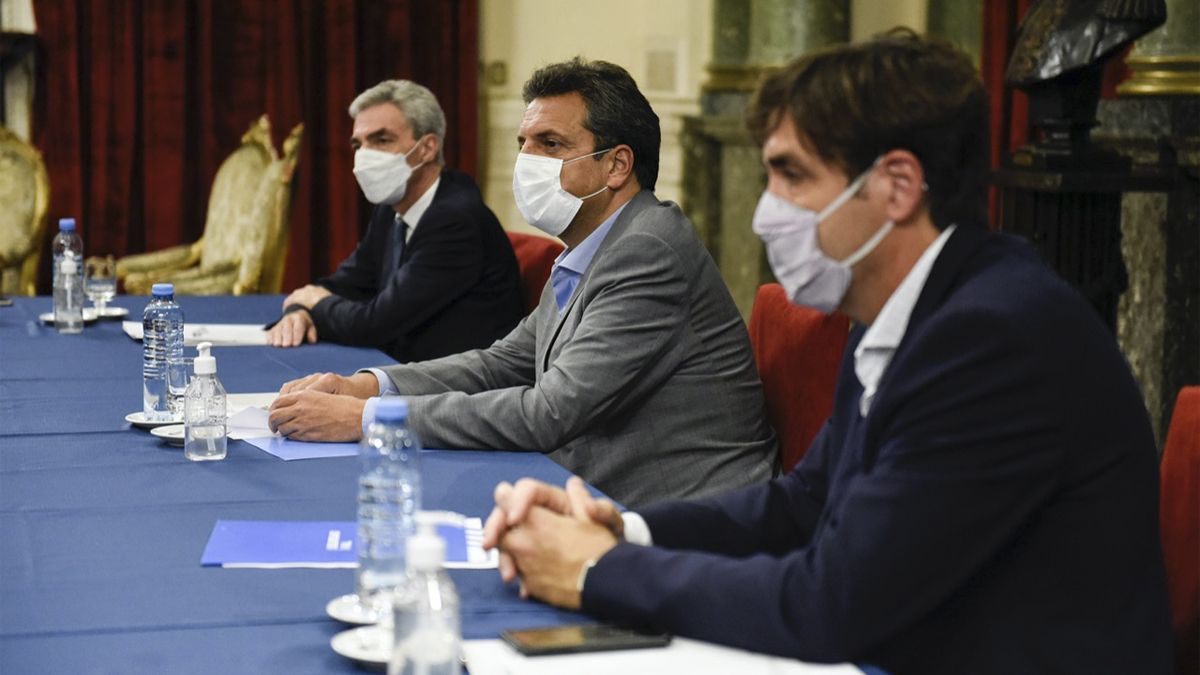 Sergio Massa y Mario Meoni encabezaron el encuentro en el Congreso.