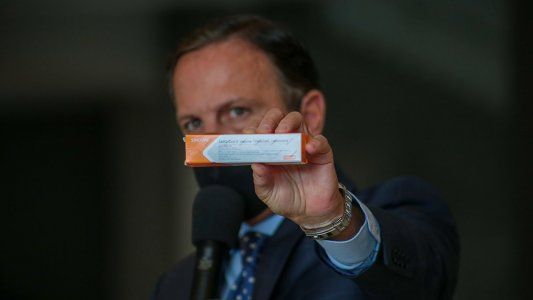 Brasil recibe el primer lote con 120 mil dosis de la vacuna china CoronaVac