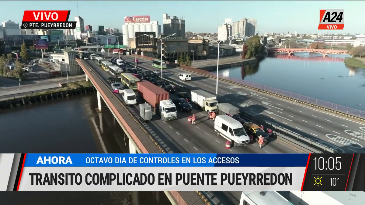 Así se encontraba el Puente Pueyrredón con demoras en el ingreso a la Ciudad. (Captura de Tv)