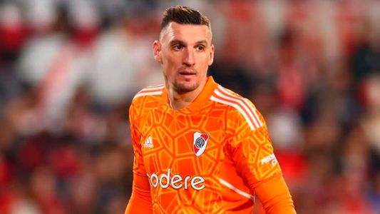 El tremendo gesto de Franco Armani en pleno partido con los hinchas de Deportivo Riestra