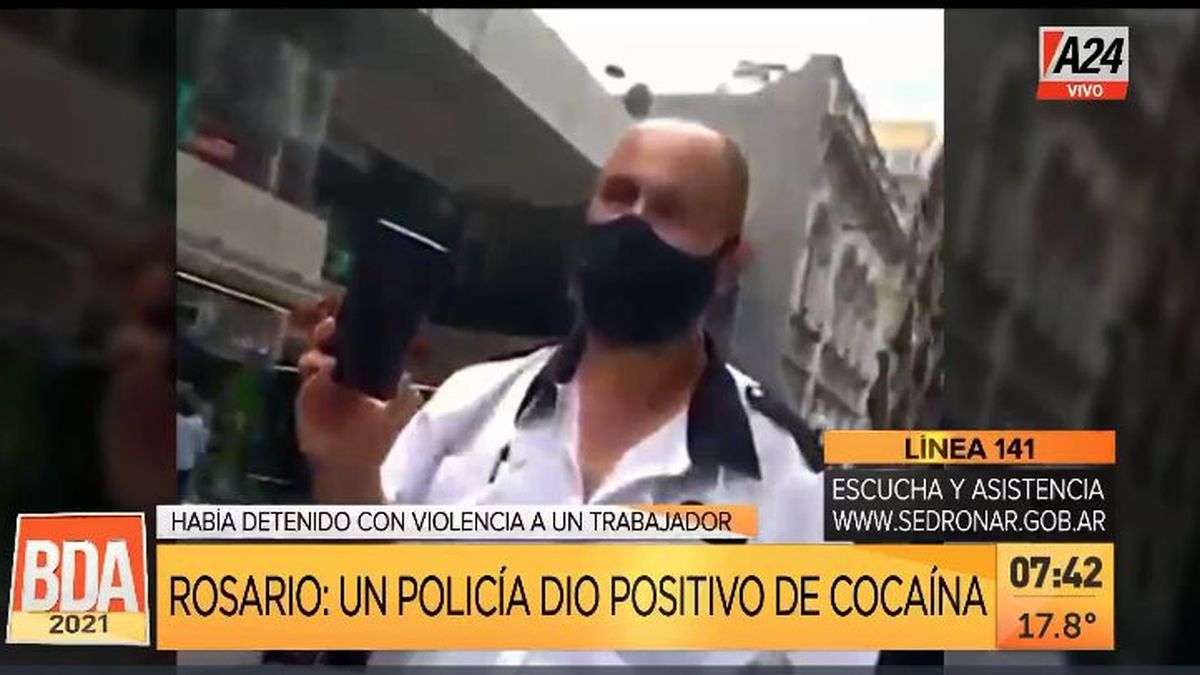 Rosario: nuevo video de los policías que golpearon al repartidor. (Captura de Tv)