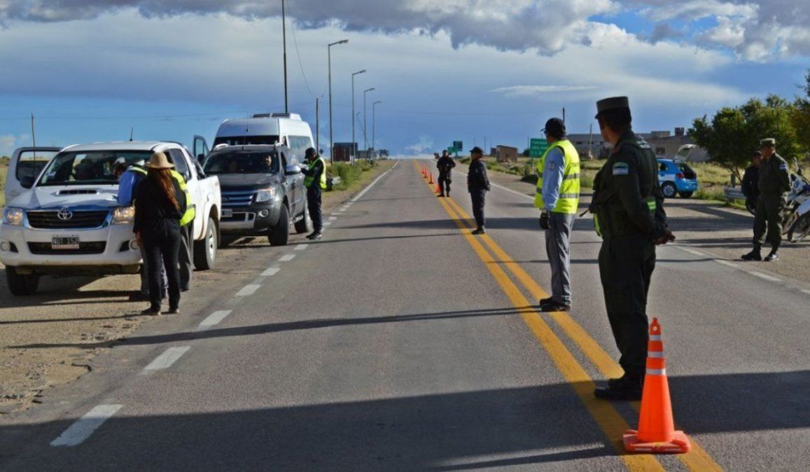 Los argentinos o residentes extranjeros podrán llegar a la Argentina vía aérea o marítima.