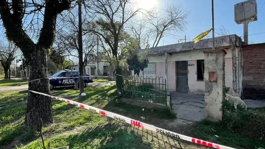 Santa Fe: un hombre mató a machetazos a otro y convivió tres días con el cadáver