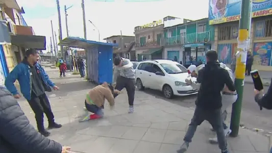 Incidentes en la clínica trucha de González Catán: clausura provisoria, piedrazos y detenidos