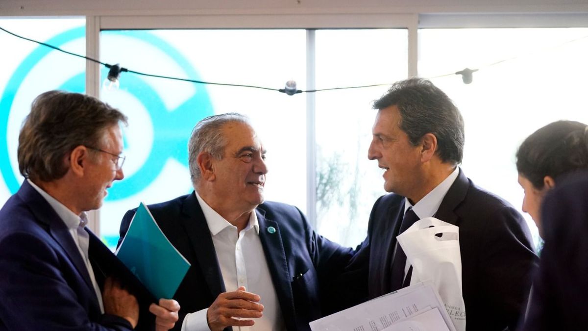 Bahillo junto a Massa y el titular de Coninagro, Carlos Ianizzotto. Foto: archivo