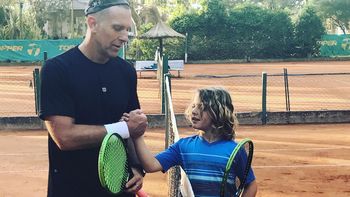 Alejandro Fantino le jugó al tenis a un nene de 8 años y mirá cómo la rompe el pequeño