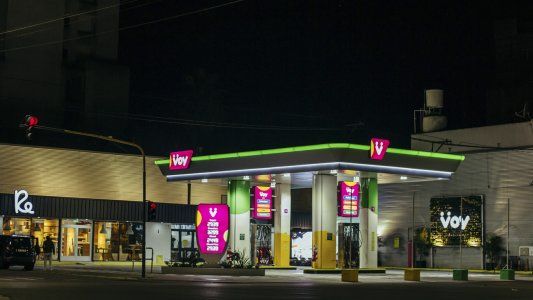 Ante la caída del barril de crudo, una petrolera low cost decidió bajar el precio de sus combustibles