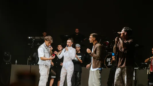 La cantante Aneley le propuso casamiento a Dami Bravo en pleno show: Queremos ser ejemplo de amor verdadero