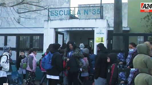 Robo en una escuela de La Plata: hicieron un boquete y se llevaron hasta la comida de los chicos
