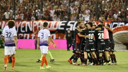 Newell´s venció a San Lorenzo con un golazo de otro partido de Aníbal Moreno