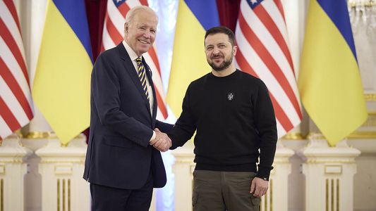 A casi un año de la guerra, la visita sorpresa de Joe Biden a Ucrania y su reunión con Zelensky