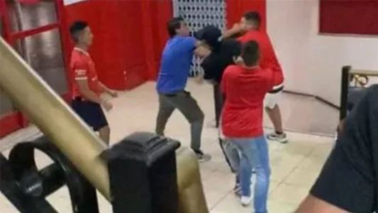 Incidentes en la asamblea de Independiente: gritos, piñas y corridas