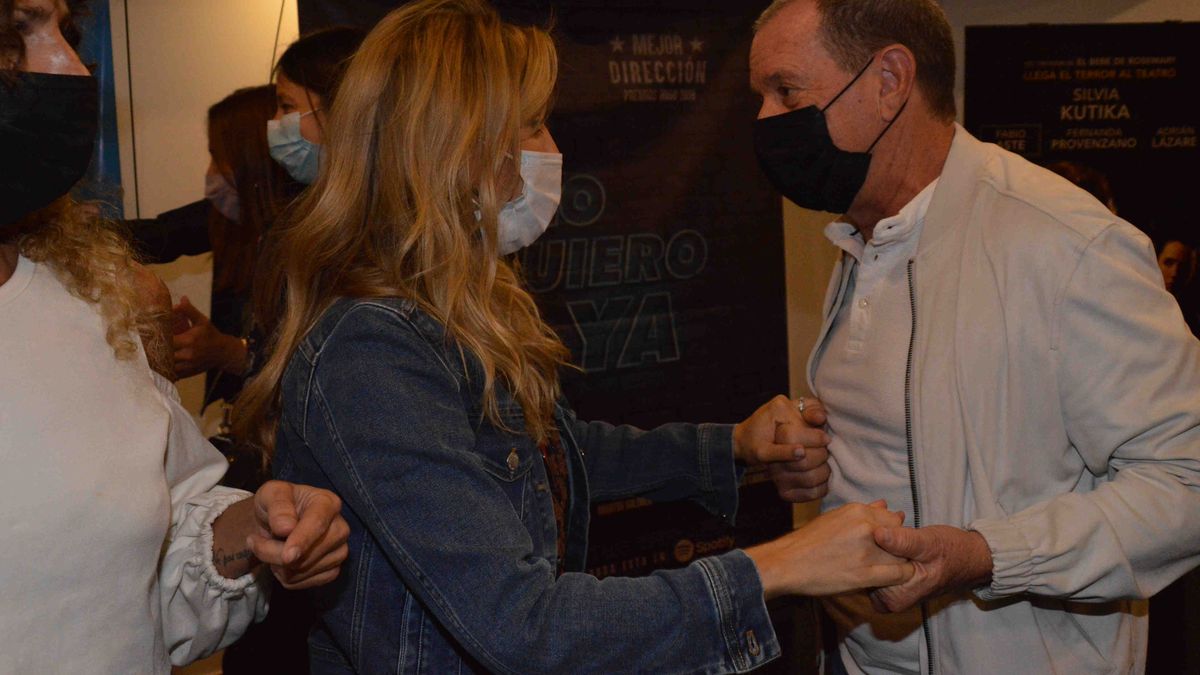 Luisana Lopilato junto al productor de la obra, Carlos Mentasti. Crédito: Grosby. 