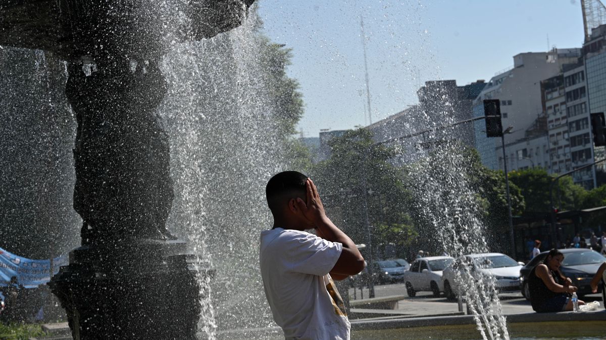Calor extremo en la Ciudad: sensación térmica de 43° y un récord histórico para marzo. (Télam)