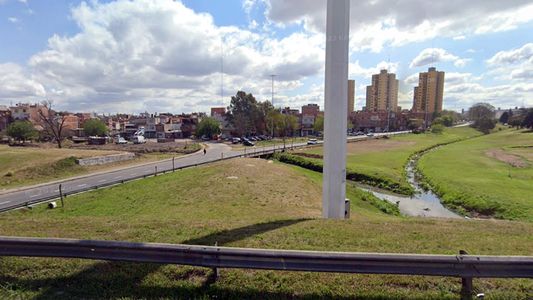Un policía fue baleado en un enfrentamiento a tiros con motochorros en Ciudad Evita