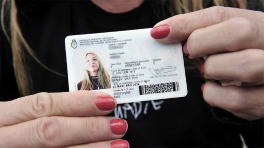 Alberto Fernández presentó el DNI no binario: ¿Qué le importa al Estado la orientación sexual?