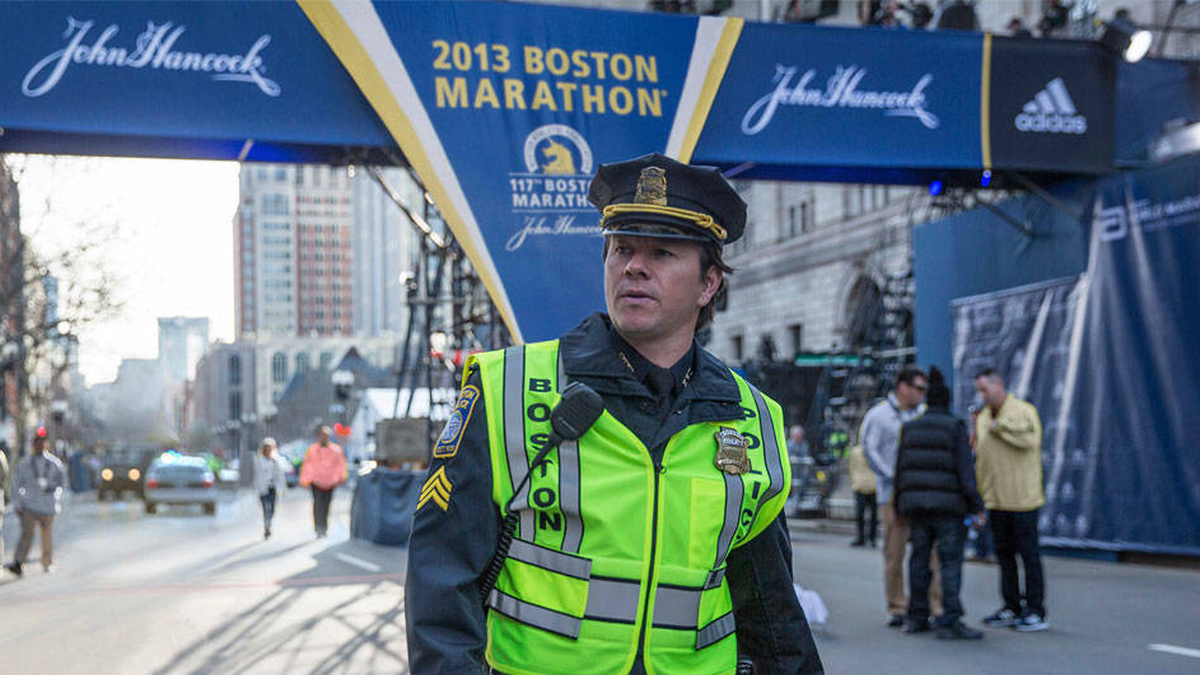 &nbsp;Mark Wahlberg interpreta a Tommy Saunders, un polic&iacute;a que se convierte en pieza clave tras el atentado en la marat&oacute;n de Boston. Foto: Netflix.