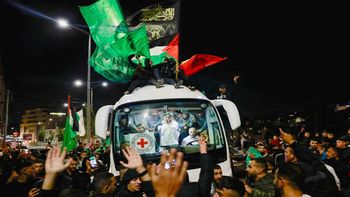 Israel liberó al primer grupo de 90 presos palestinos como parte del acuerdo con Hamas