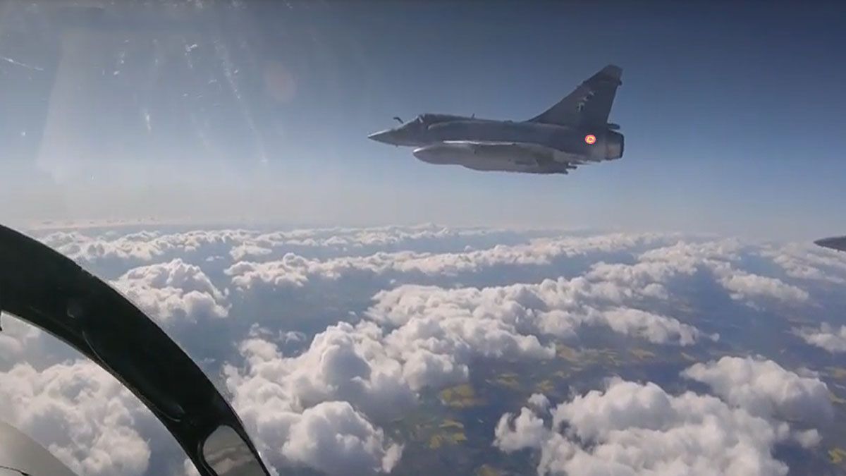 Cazas españoles patrullan desde el espacio aéreo de Polonia (ambos miembros de la OTAN) pero no pueden tomar la custodia de Ucrania que no pertenece a la Alianza Atlántica (Foto: Archivo)