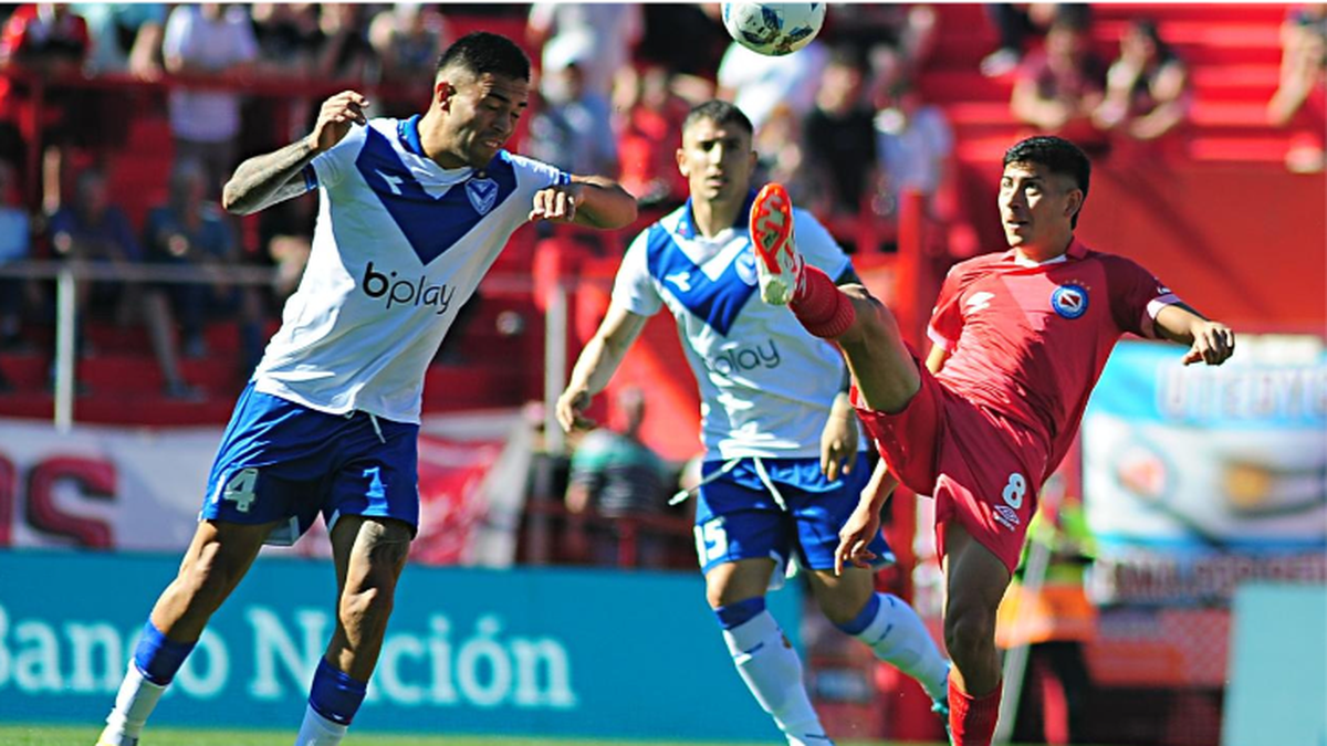 Vélez finalista de la Copa de la Liga: resistió con 10 y se impuso en los penales ante Argentinos