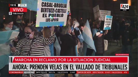 Una luz por la República: marcha con velas en Tribunales en apoyo a los jueces desplazados