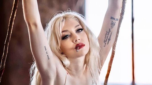 Militta Bora se encierra en su estudio para grabar nuevas canciones