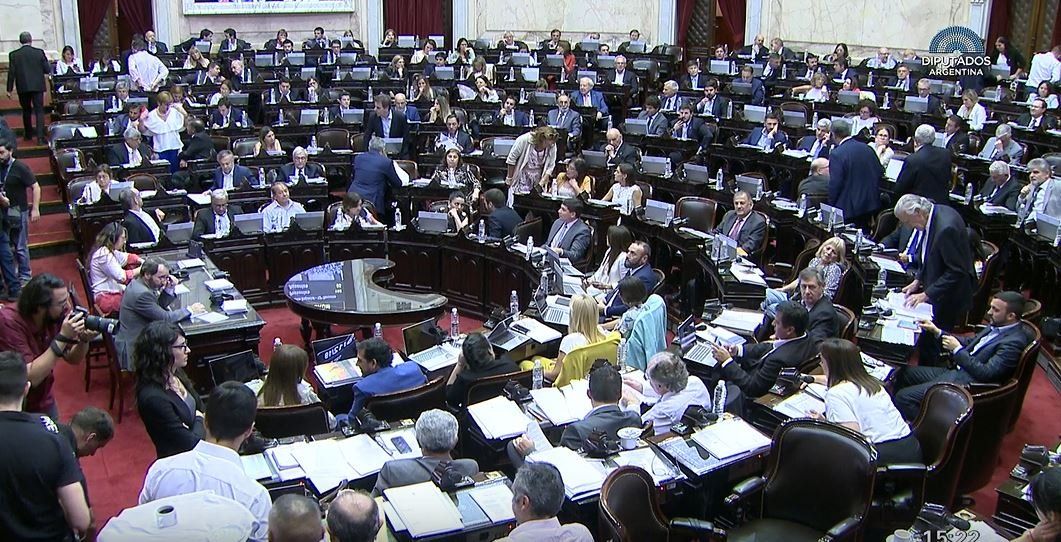 Mega Ley: luces y sombras de la comunicación del Gobierno en su primer debate caliente en el Congreso