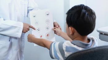 Advierten sobre una epidemia de miopía en chicos: por qué ocurre y cómo prevenirla
