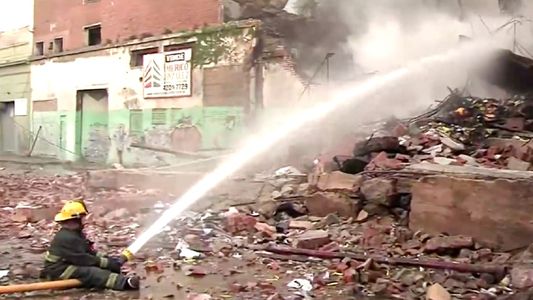 Humo tóxico y destrucción total: así quedó la zona de Avellaneda tras el incendio de un depósito