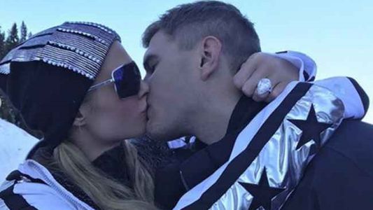 ¿Paris Hilton pagó por su propio anillo de compromiso?