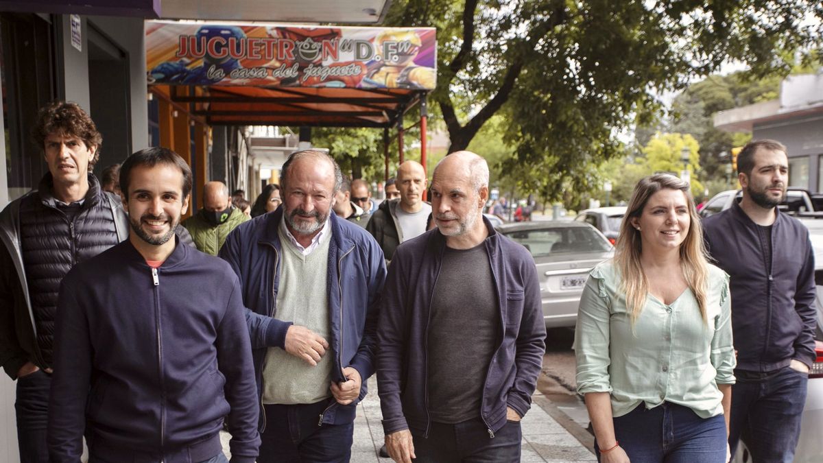 El jefe de Gobierno porteño de campaña junto a Lousteau y Yacobitti.
