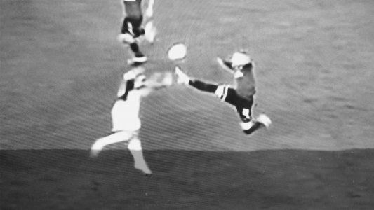 Todo en 8 segundos: penal errado de Cristiano, contragolpe, patada voladora de Rebic y expulsión