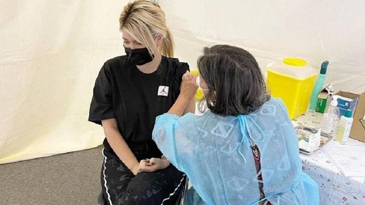 Wanda Nara se vacunó contra el coronavirus en París: Hoy fue mi turno