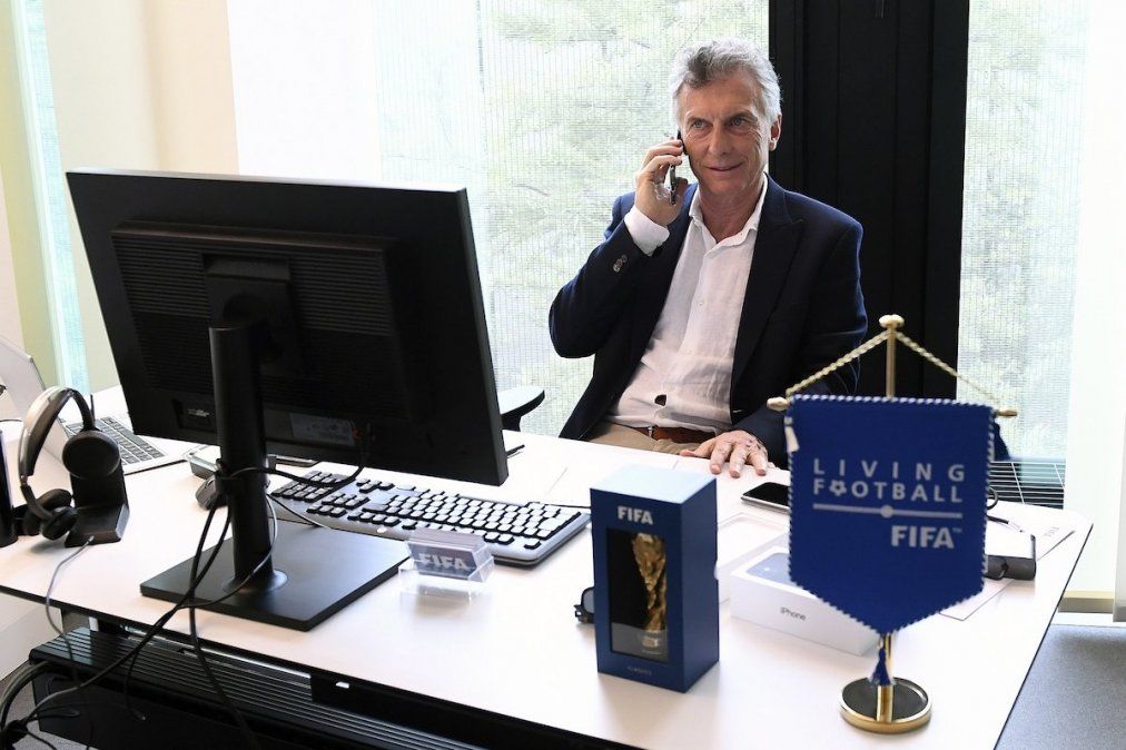 Macri viajó a Qatar como titular de la Fundación FIFA para seguir los preparativos del próximo Mundial