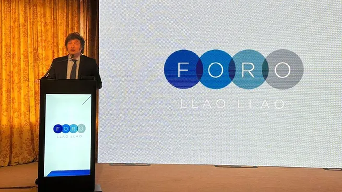 Javier Milei en el hotel Llao Llao en Bariloche defendió sugestión ante empresarios. (Foto: Presidencia))