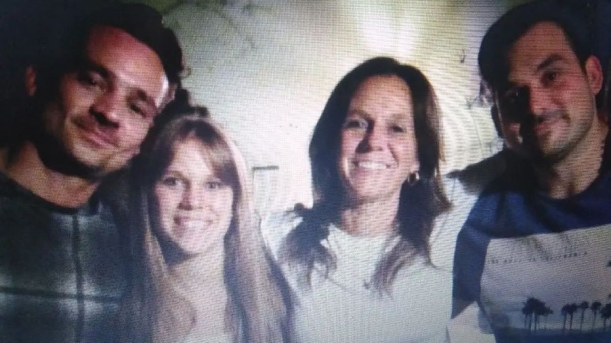 Marina Charpentier junto a Chano y sus otros hijos. 