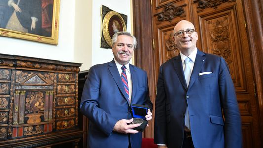 En París, Alberto Fernández cierra su gira por Europa: visita a La Sorbona y el encuentro con Emmanuel Macron