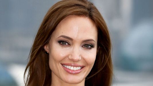 Los nuevos tatuajes místicos de Angelina Jolie