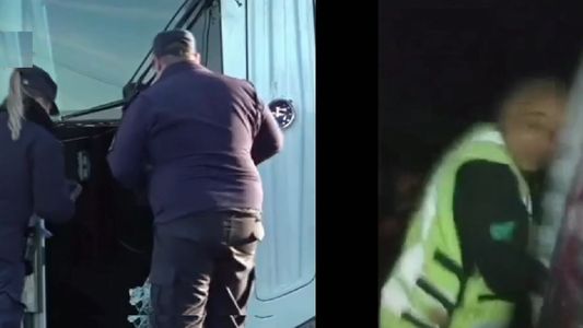 ¡Adentro hay más gente!: así fue el dramático rescate de los pasajeros del micro que volcó en la Ruta 2