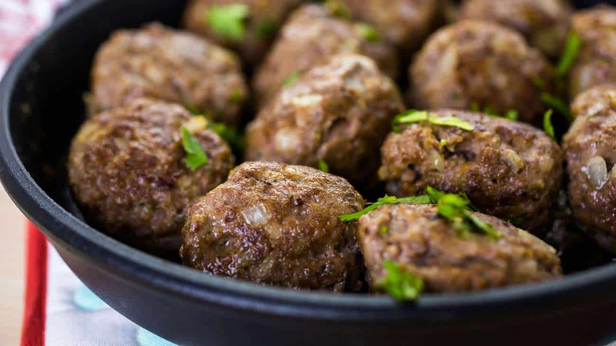 Acá tenés la receta más fácil para hacer ALBÓNDIGAS DE CARNE que te sacan  del apuro