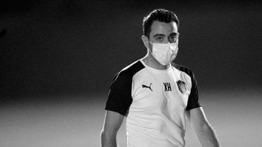 Multaron a Xavi en Qatar por no cumplir con la cuarentena obligatoria